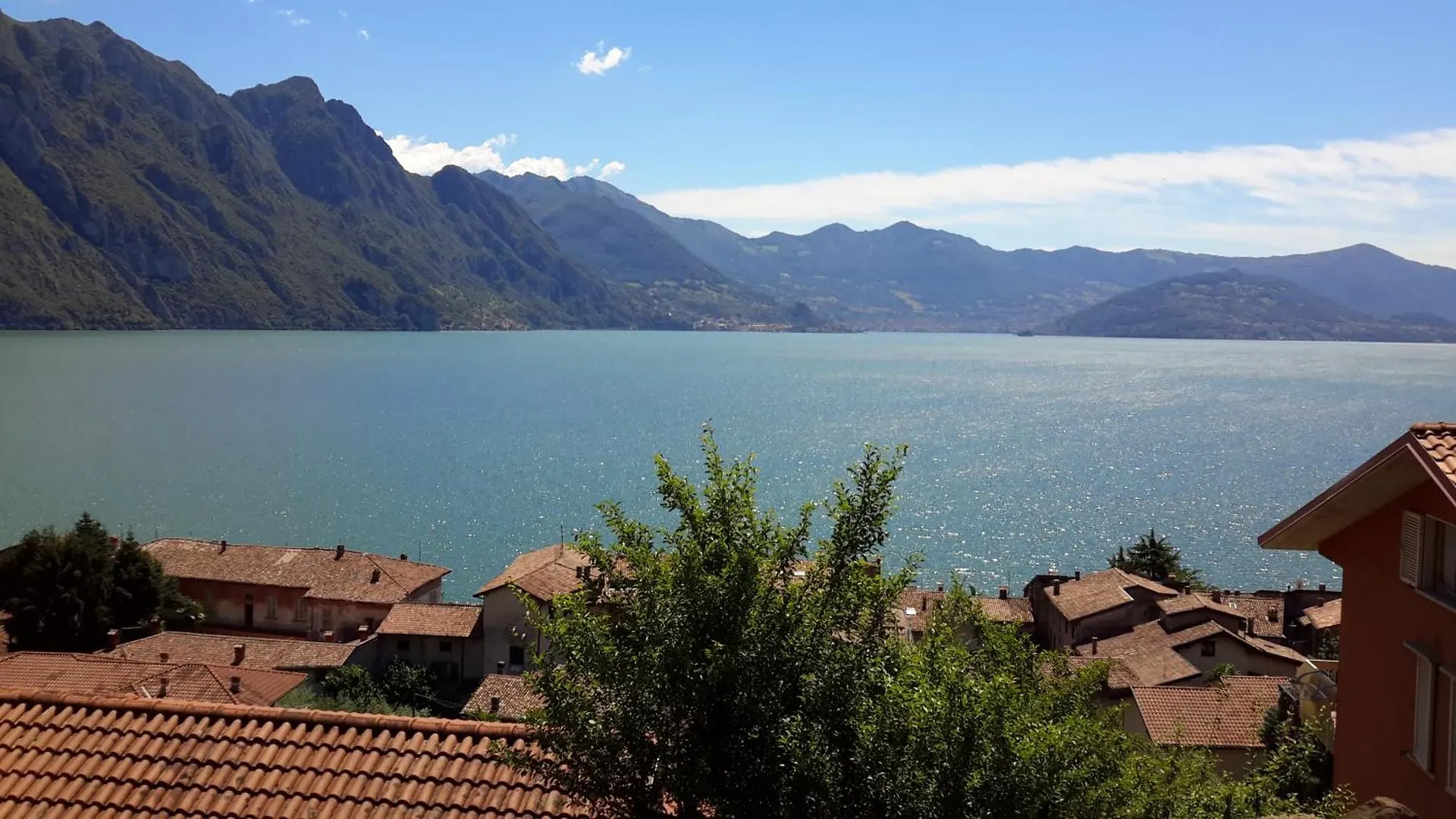 IseoLakeRental - Vacanza Romantica Riva di Solto 0*,  Italia